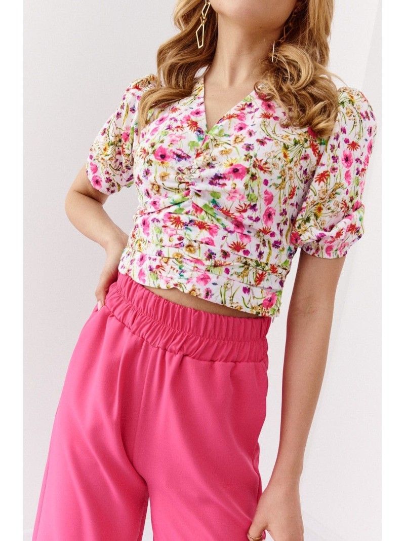 Short women\'s blouse with a floral print, cream and amaranth 02047 - Online store - Boutique